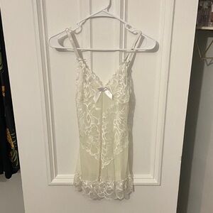 Elegant Cream Lace Chemise